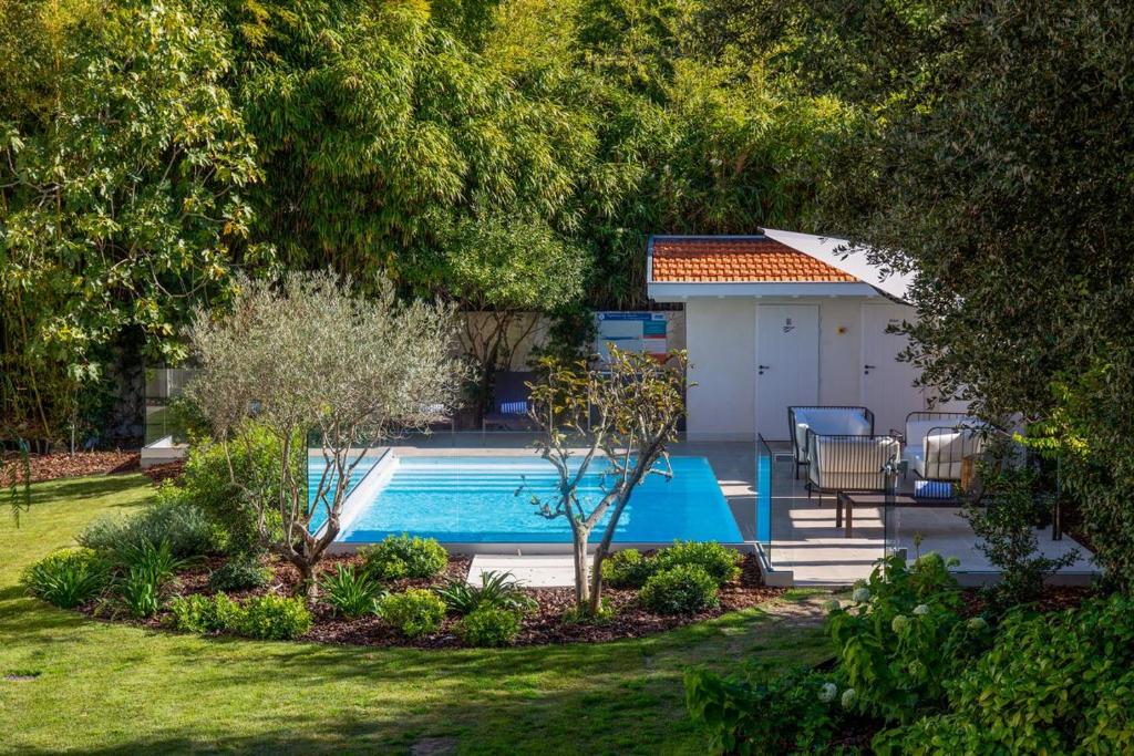 Bazén v ubytování La Villa du Moulleau nebo v jeho okolí