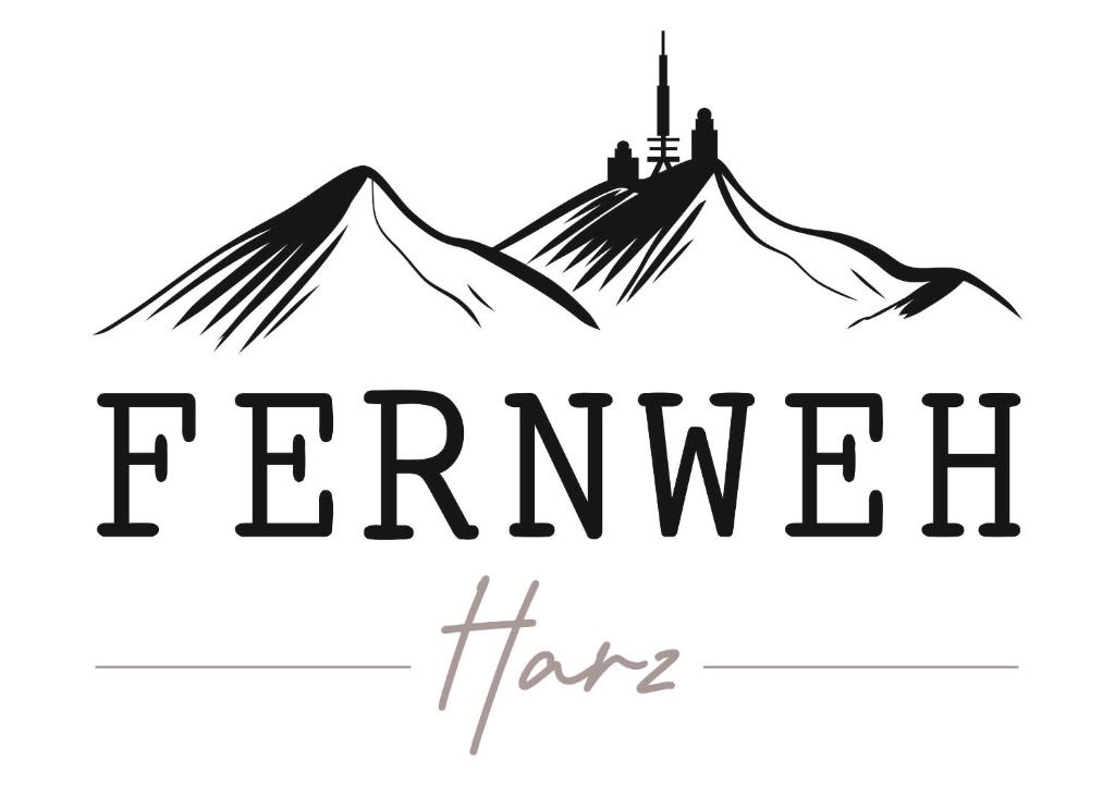 una montagna con una bandiera sopra e le parole che il fengen ha di Fernweh Harz a Seesen