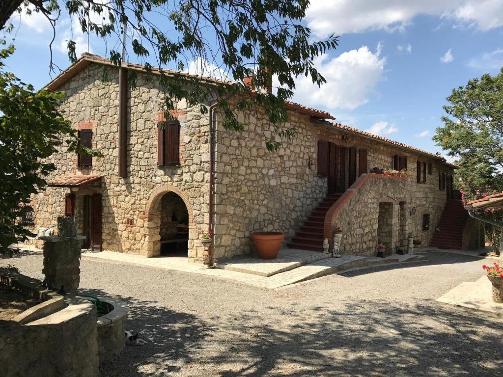 an old stone building with a staircase in front of it at Casale Nadia in Sarteano