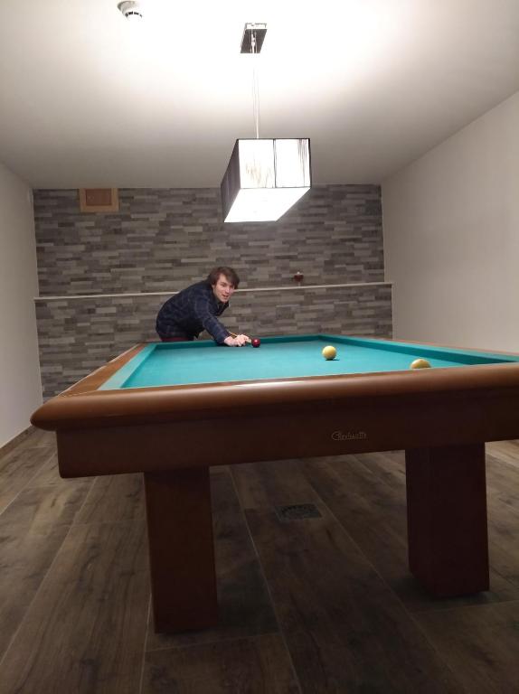 Biliár nebo kulečník v ubytování Auberge Le Vieux Moulin