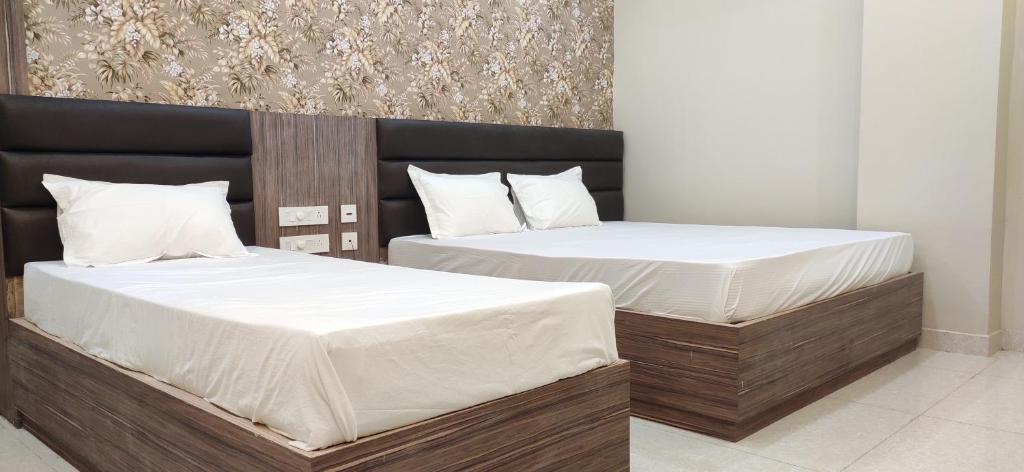 Postel nebo postele na pokoji v ubytování Hotel Guru Estate