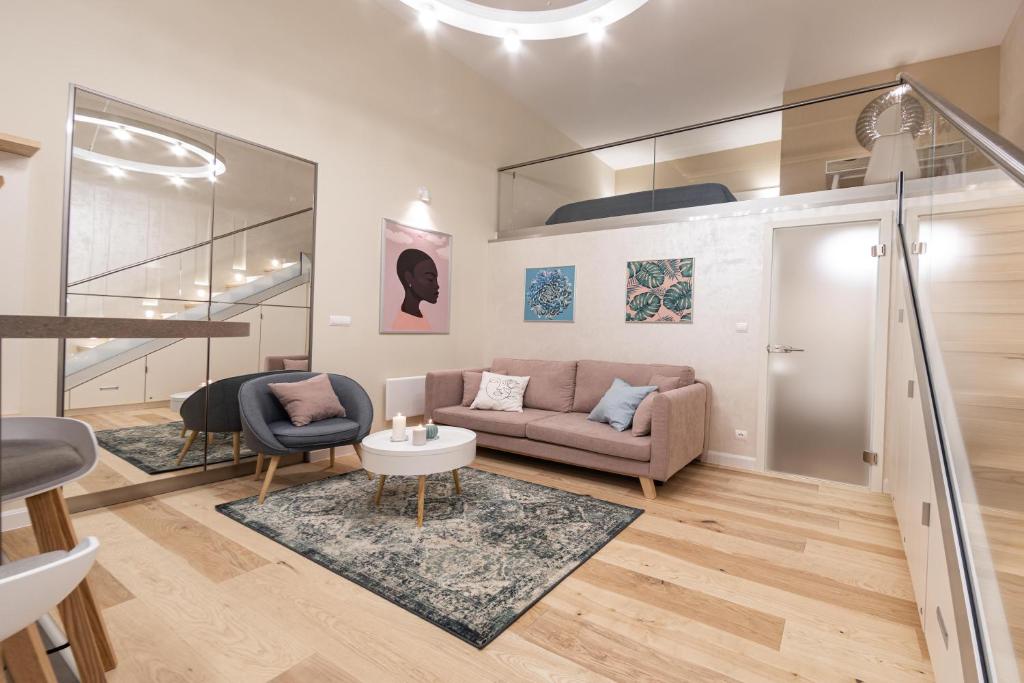 A seating area at Ozone One Apartment