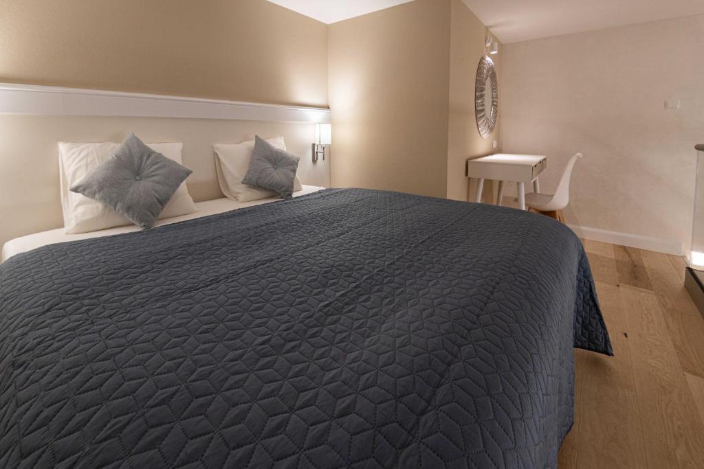 A bed or beds in a room at Ozone One Apartment