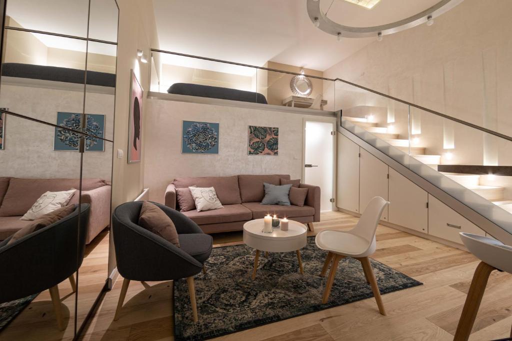 A seating area at Ozone One Apartment