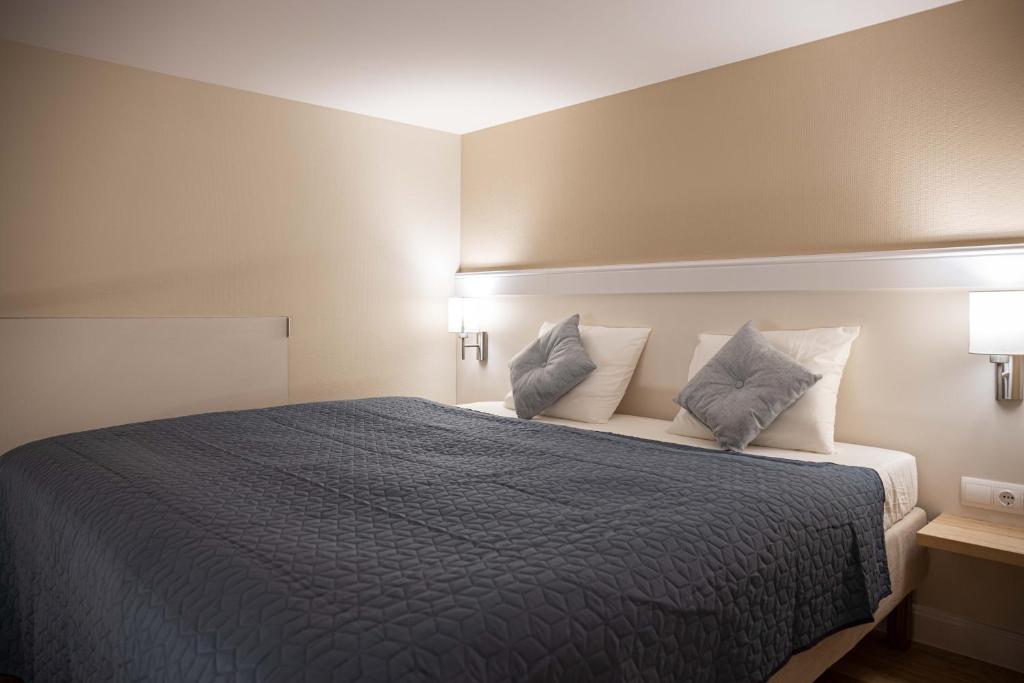 A bed or beds in a room at Ozone One Apartment