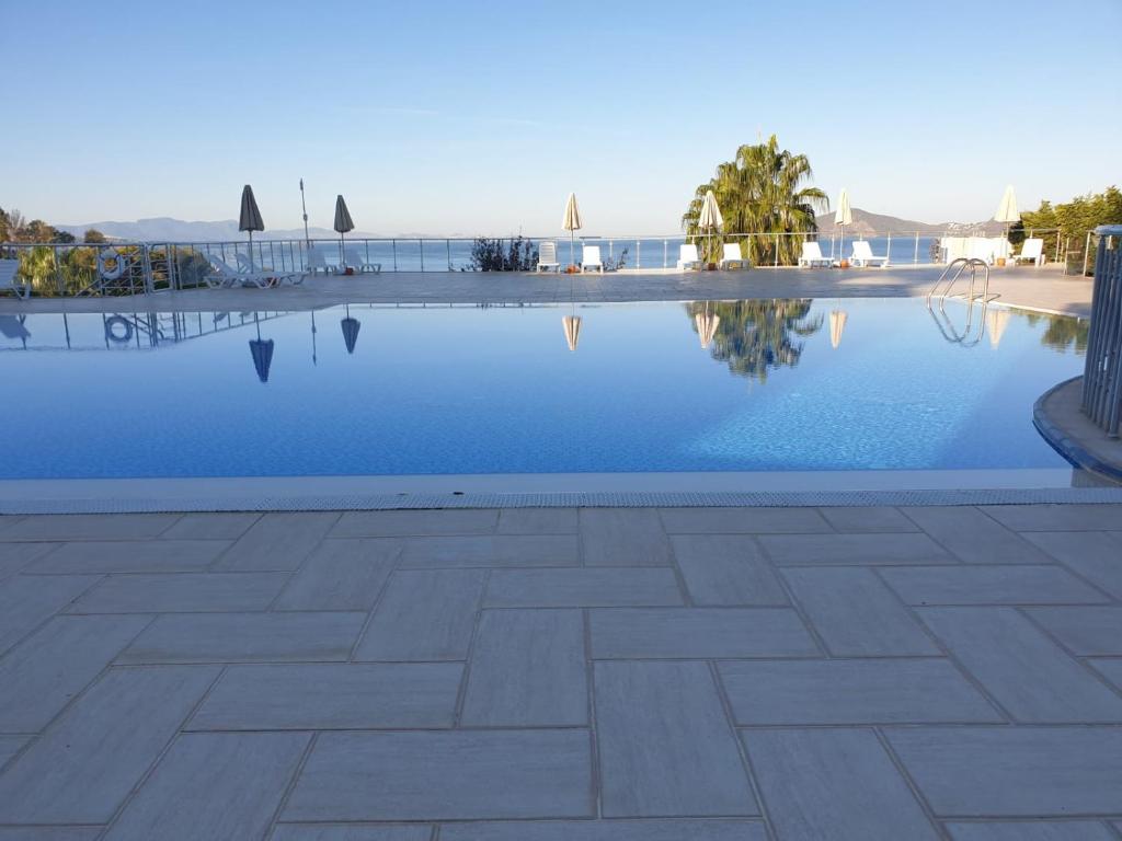 Фото Pool beach shopping in walking distance