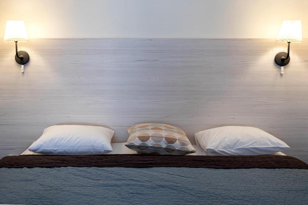 A bed or beds in a room at Ozone One Apartment