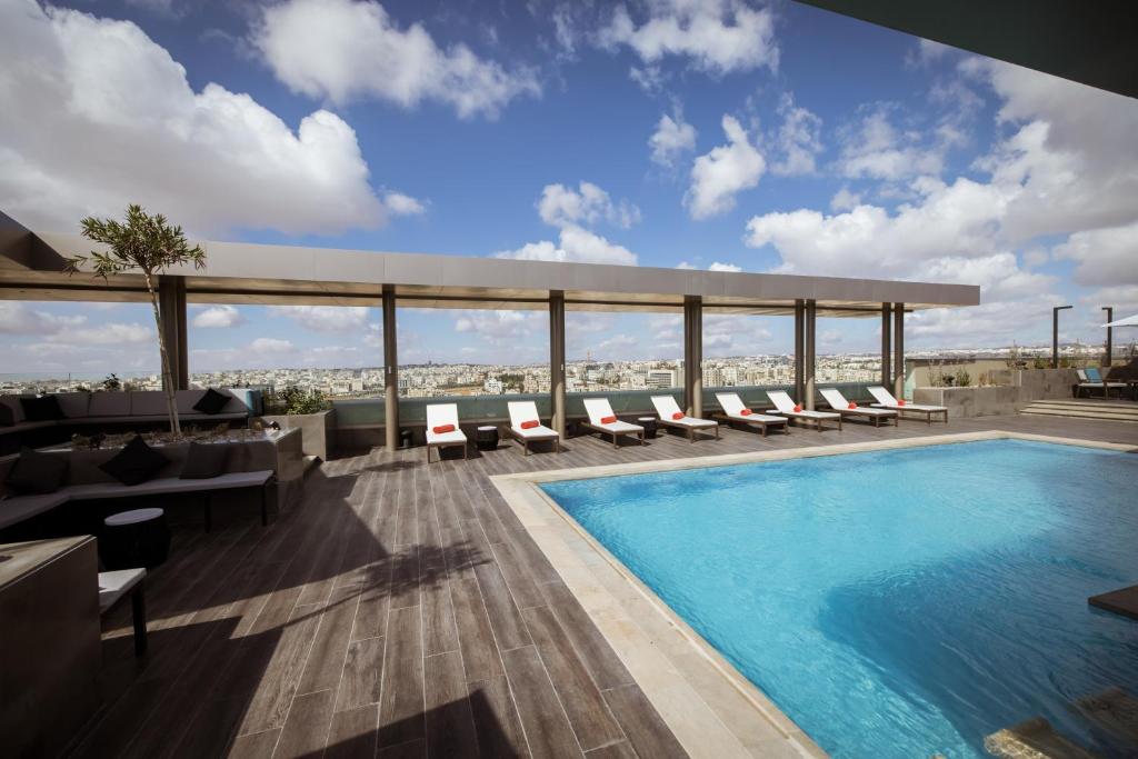 Bassein majutusasutuses Centro Mada Amman by Rotana või selle lähedal