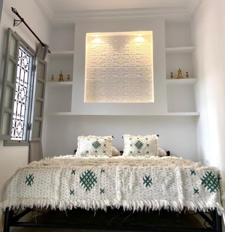 Postel nebo postele na pokoji v ubytování Riad El Arco ROOFTOP POOL & Spa
