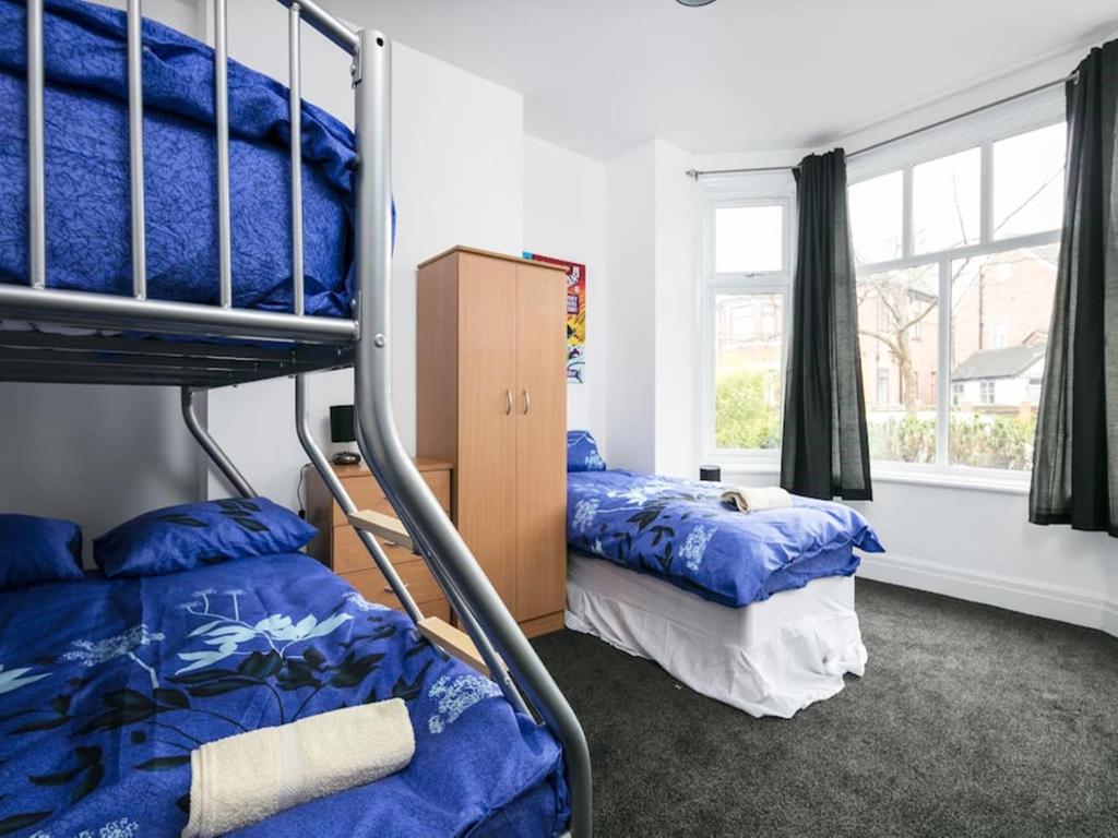 Shared Short Term South Manchester Accommodation - Family Room