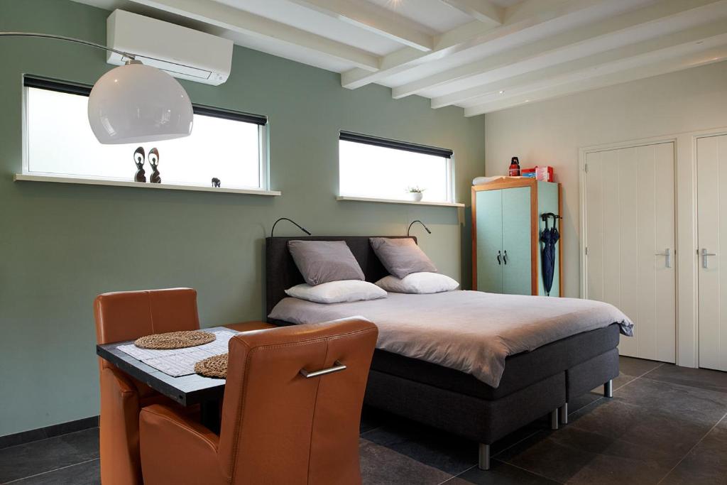 Postel nebo postele na pokoji v ubytování B&B WELKOM Zierikzee