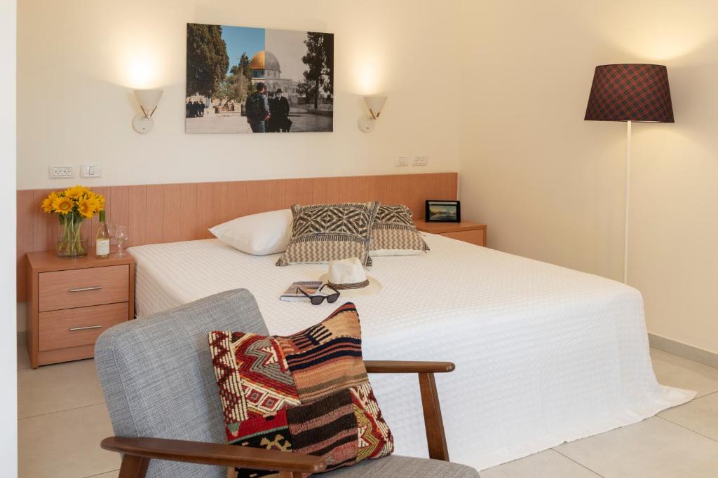 Postel nebo postele na pokoji v ubytování Austrian Pilgrim Hospice