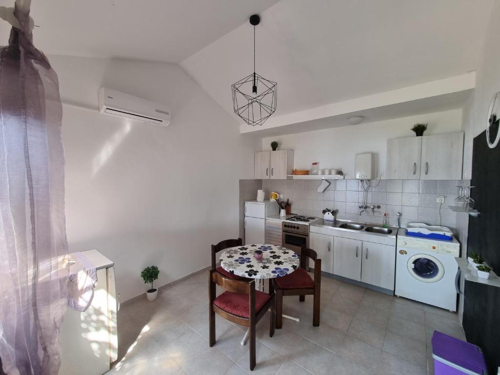 Zdjęcie z galerii obiektu Holiday Home Prišćapac w mieście Prižba