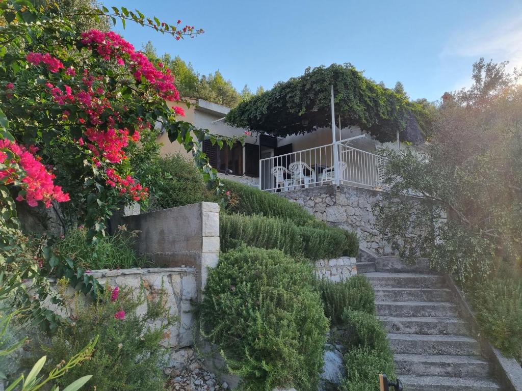 Zdjęcie z galerii obiektu Holiday Home Prišćapac w mieście Prižba