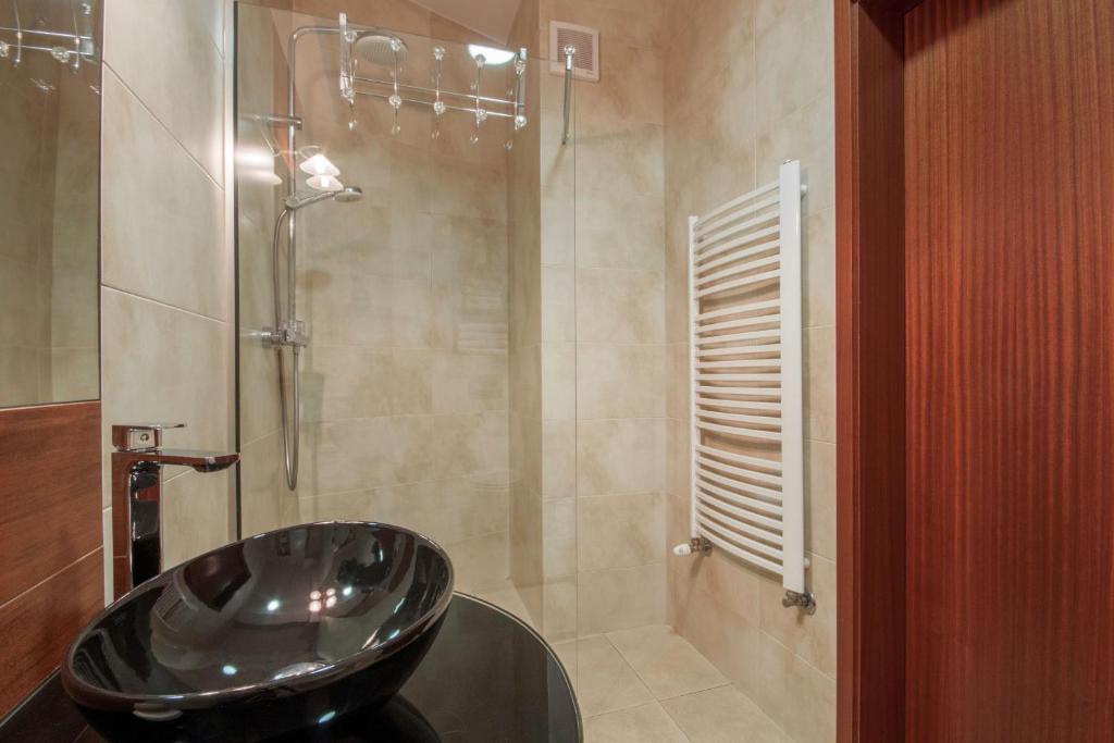 Kúpeľňa v ubytovaní ApartSerwis - Gorące Źródła Apartament Lodowa Kopa 1