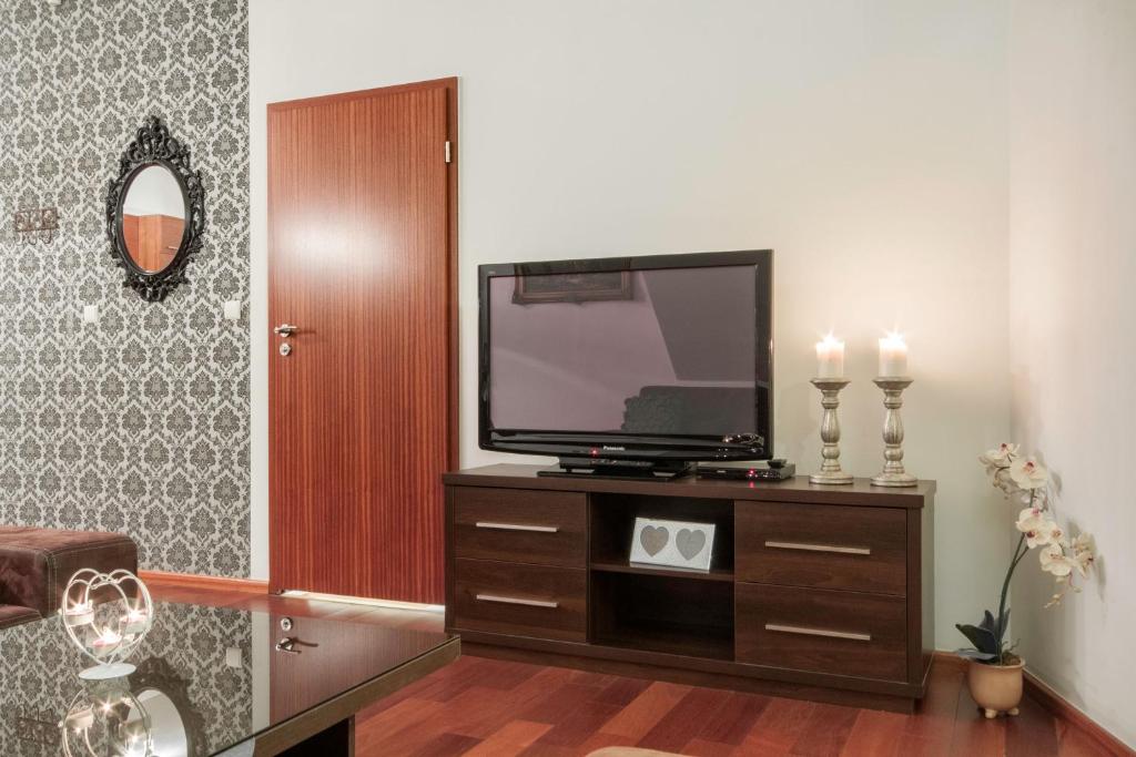 Televízia a/alebo spoločenská miestnosť v ubytovaní ApartSerwis - Gorące Źródła Apartament Lodowa Kopa 1