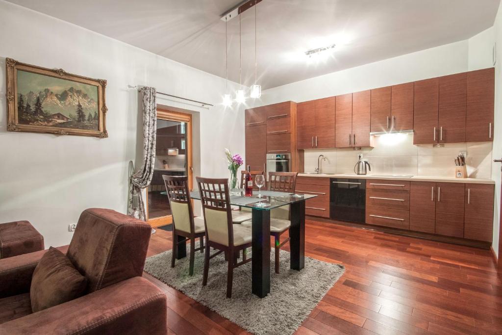 Kuchyňa alebo kuchynka v ubytovaní ApartSerwis - Gorące Źródła Apartament Lodowa Kopa 1