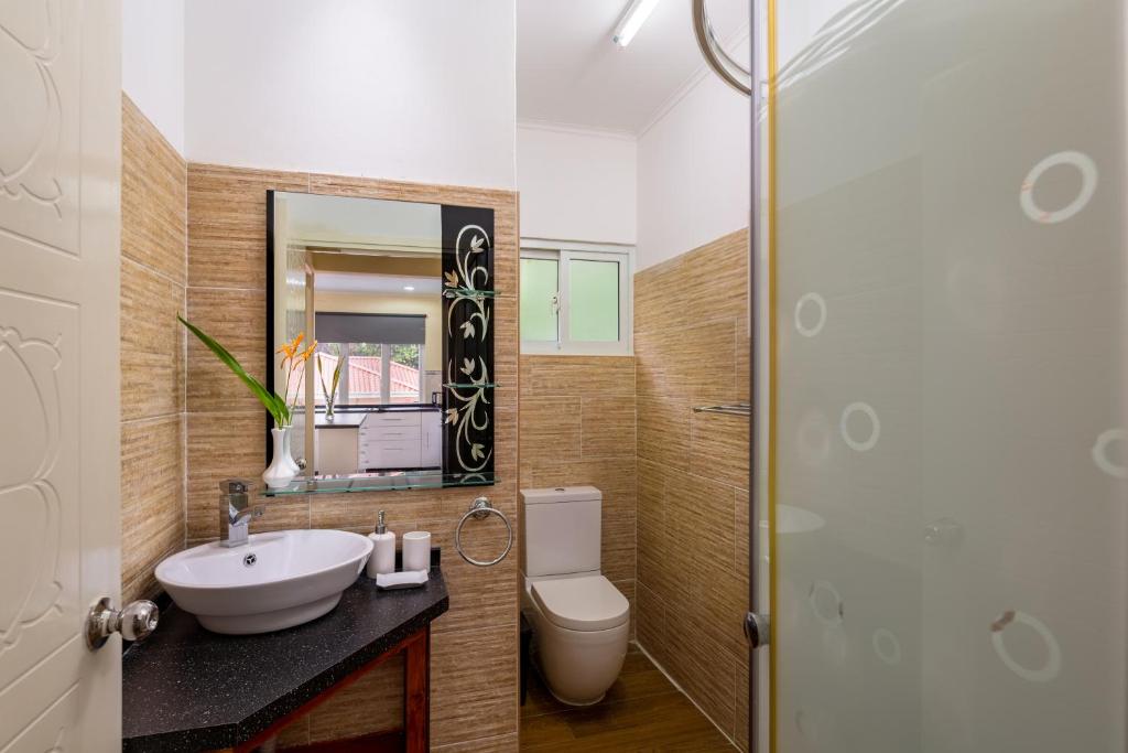 Ванная комната в Glacis Heights Villa