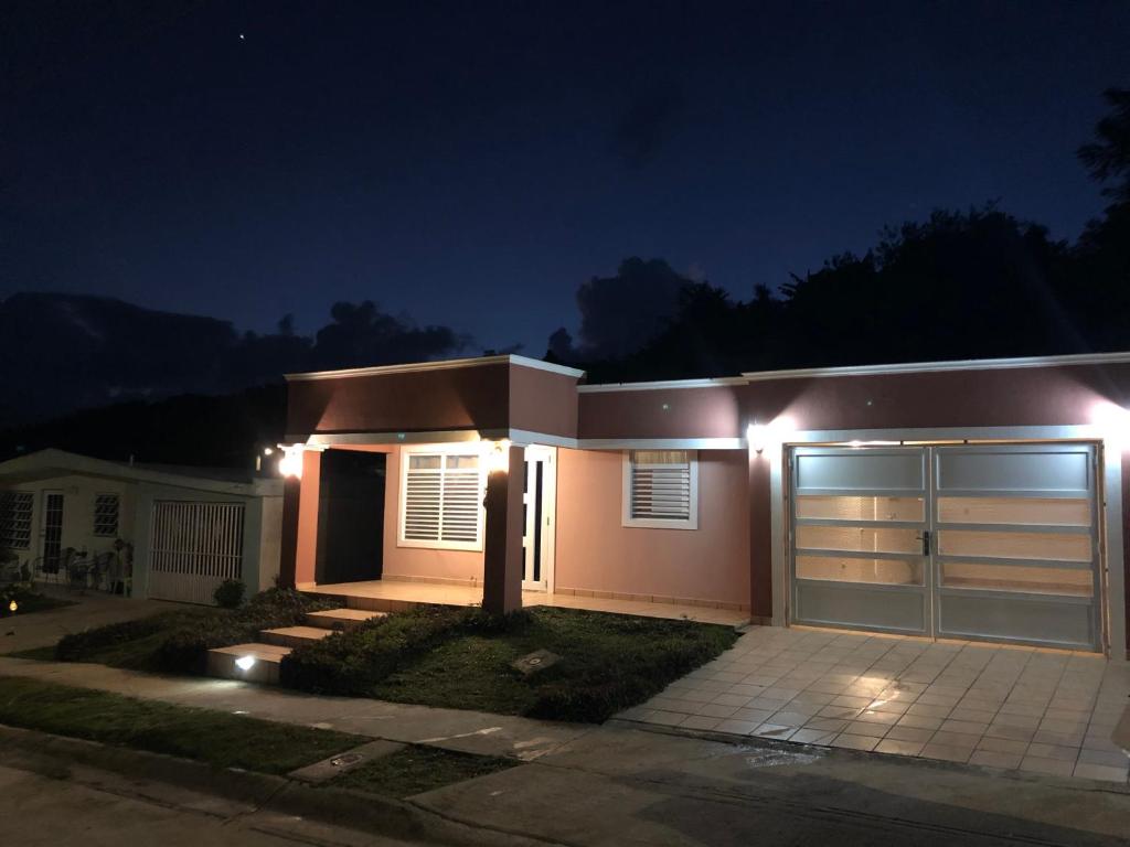 Lacasitadelmalecon - Three-Bedroom House