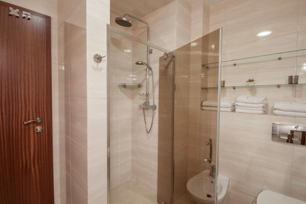 Kúpeľňa v ubytovaní ApartSerwis - Gorące Źródła Apartament Szałasówka
