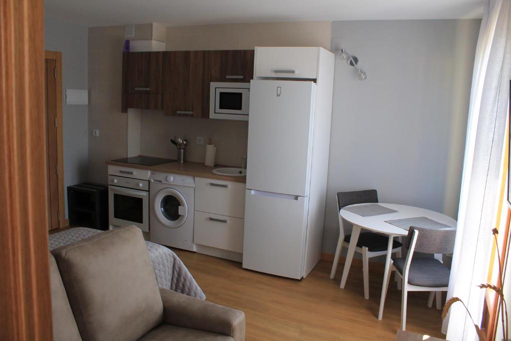 A kitchen or kitchenette at Apartamentos Turísticos ESCORRALADAS
