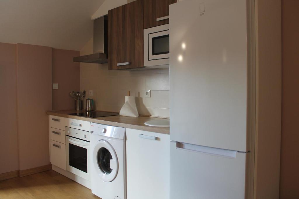 A kitchen or kitchenette at Apartamentos Turísticos ESCORRALADAS