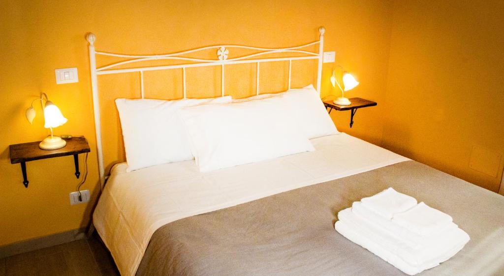 Łóżko lub łóżka w pokoju w obiekcie Agriturismo Poggio Degli Ulivi