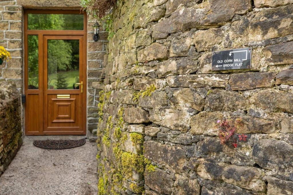 Fotografie z fotogalerie ubytování OldMill-2Bed-Sleeps6-HotTub-PrivateGarden v destinaci Keighley