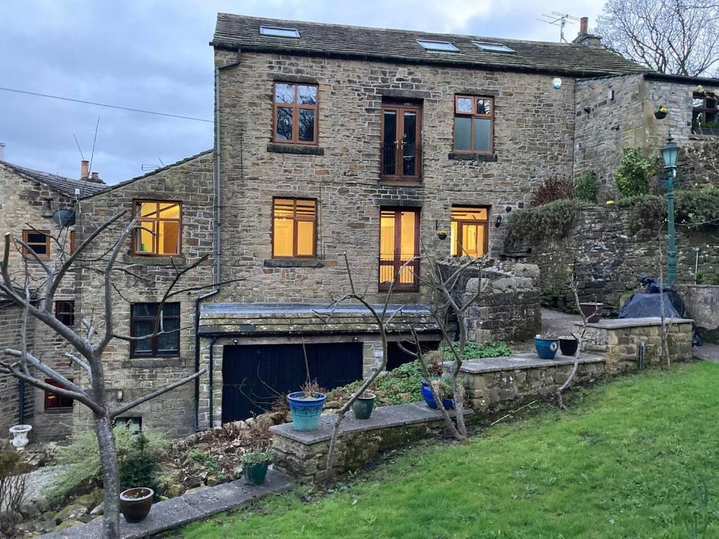 Gallery image of Delightful 2 bed flat in Old Mill-private garden in Keighley