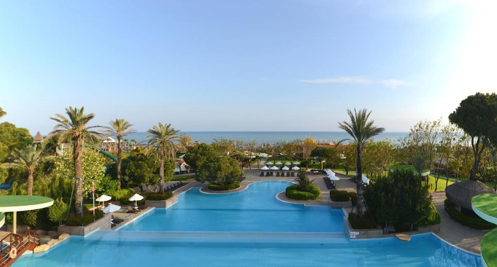Bazén v ubytování Gloria Verde Resort nebo v jeho okolí
