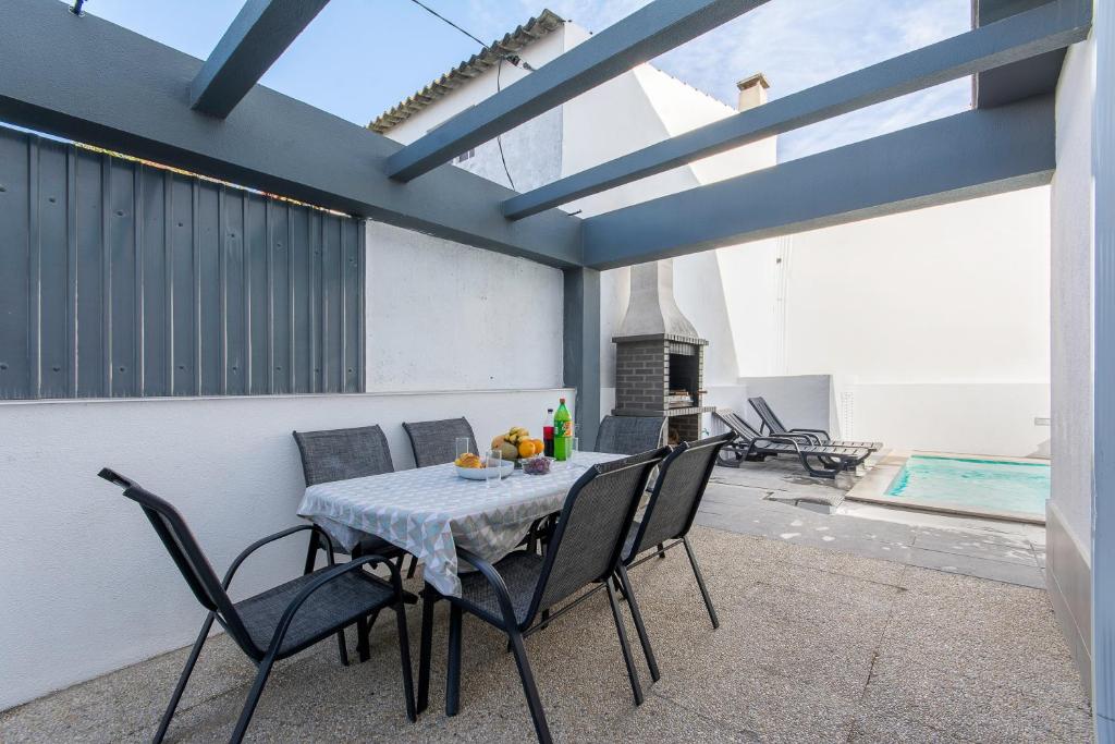 Bazén v ubytování Summer holiday nebo v jeho okolí