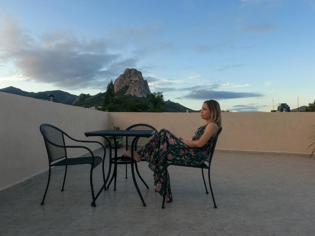 Nespecifikovaný výhled na hory nebo výhled na hory při pohledu z hotelu