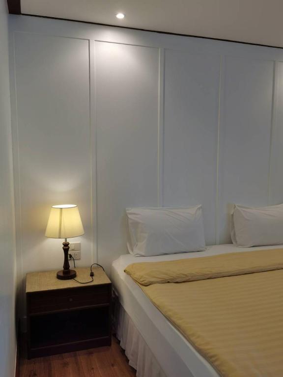 Postel nebo postele na pokoji v ubytování BaanBusarin Hotel