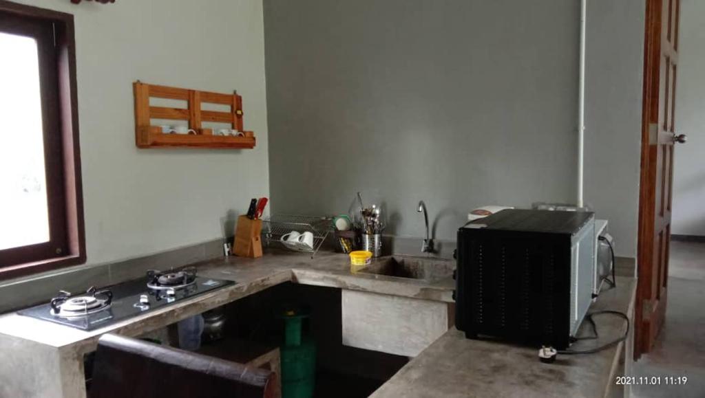 Virtuvė arba virtuvėlė apgyvendinimo įstaigoje Mandara Tree Villas