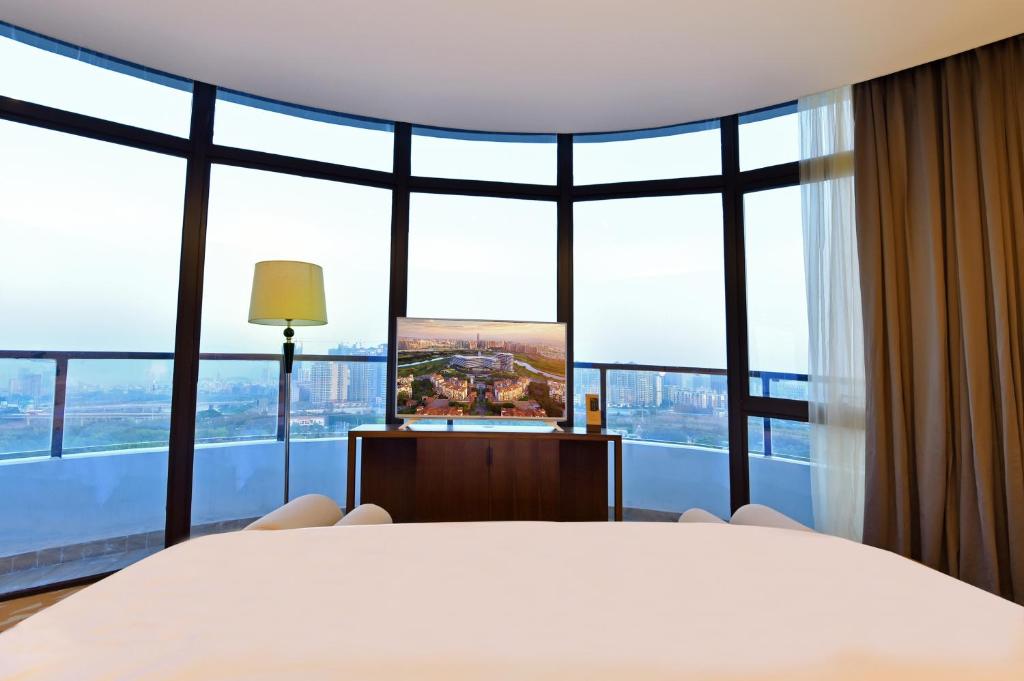 Postel nebo postele na pokoji v ubytování Grand Skylight International Hotel Huizhou