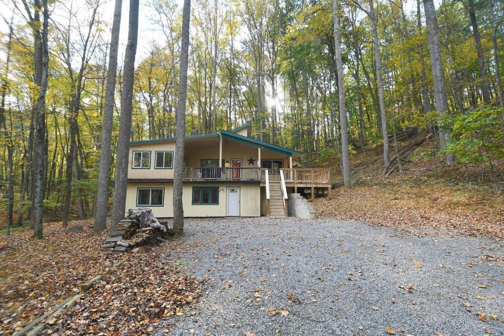 a house in the middle of the woods at Home at Last - Gather here! in Berkeley Springs