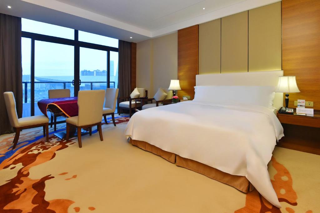 Postel nebo postele na pokoji v ubytování Grand Skylight International Hotel Huizhou
