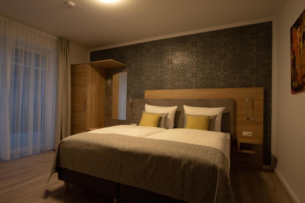 Central Hotel Wagenfeld - Double Room With Private Bathroom