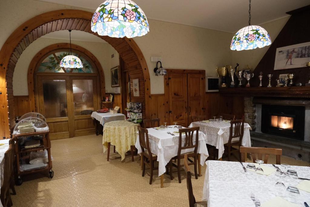 Restauracja lub miejsce do jedzenia w obiekcie Hotel Americana