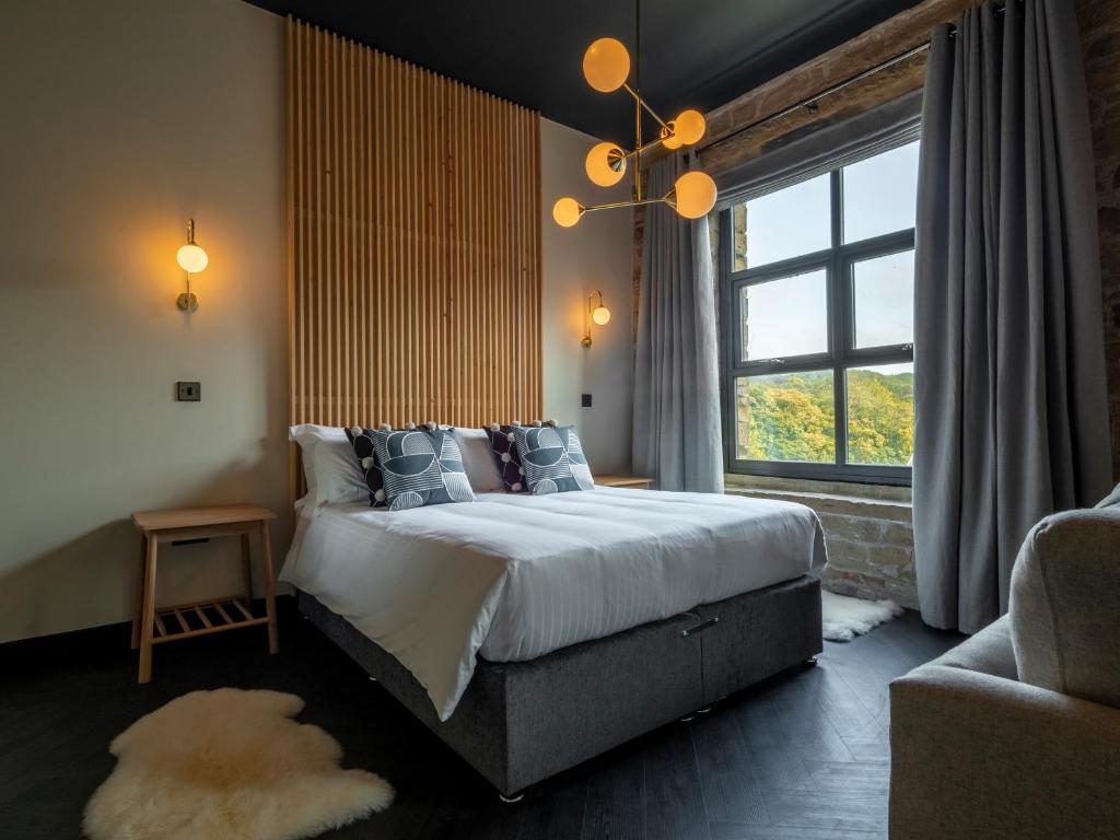Postel nebo postele na pokoji v ubytování Bowers Mill Aparthotel