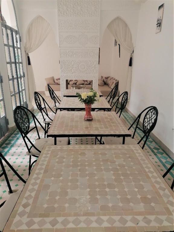 Posezení v ubytování Riad El Arco ROOFTOP POOL & Spa