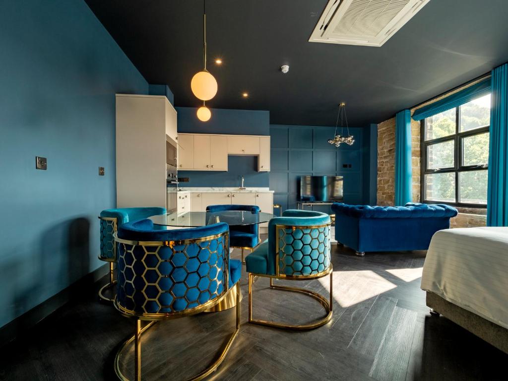 Kuchyň nebo kuchyňský kout v ubytování Bowers Mill Aparthotel