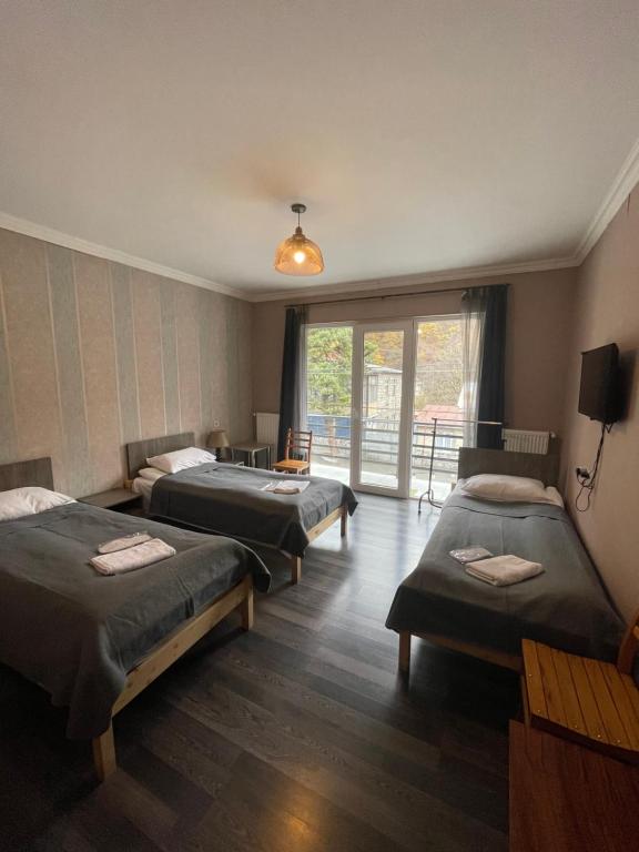 Postel nebo postele na pokoji v ubytování Garden Hotel Pasanauri since 1892