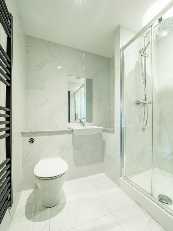 Koupelna v ubytování Bowers Mill Aparthotel