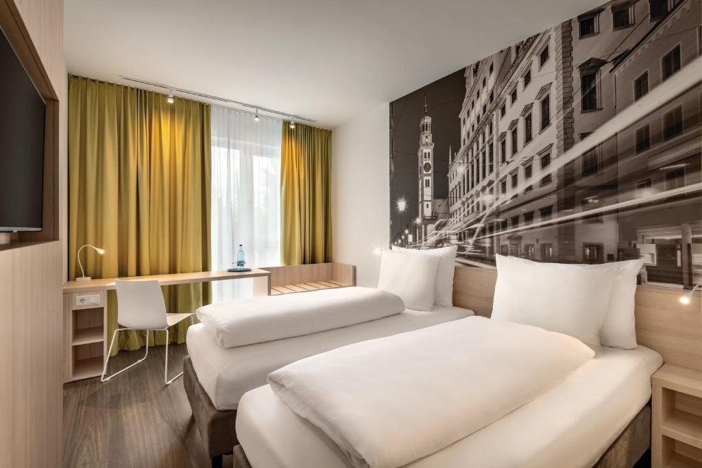 Postel nebo postele na pokoji v ubytování Super 8 by Wyndham Augsburg