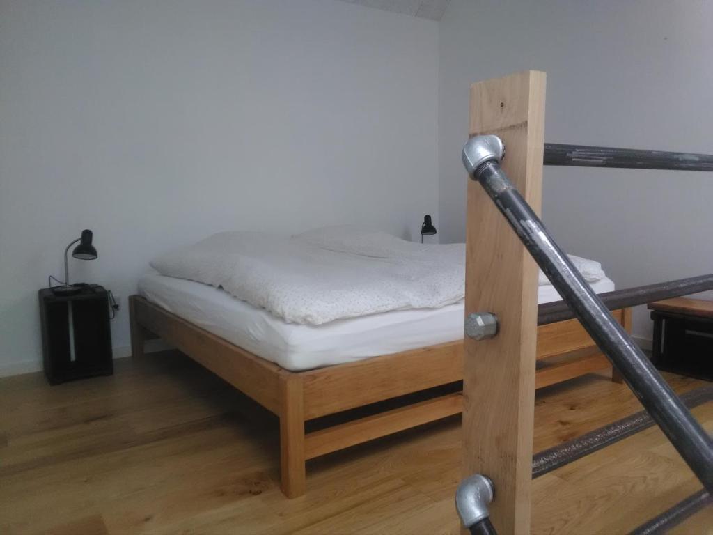 Postel nebo postele na pokoji v ubytování Rikke og Franks Svineri