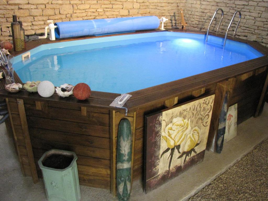 a hot tub in a room with at Les moinillons - Piscine à 28 degrés en service toute l'année in Ancy-le-Franc