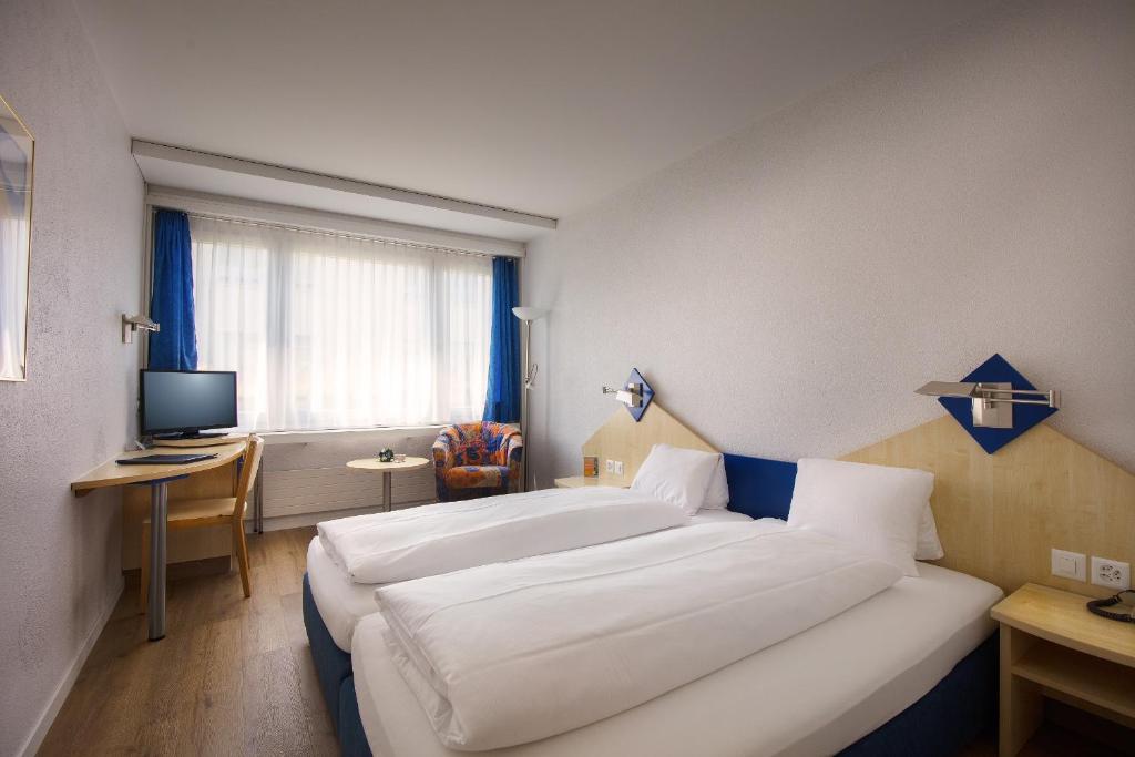 Postel nebo postele na pokoji v ubytování Hotel Blumenstein Self-Check In