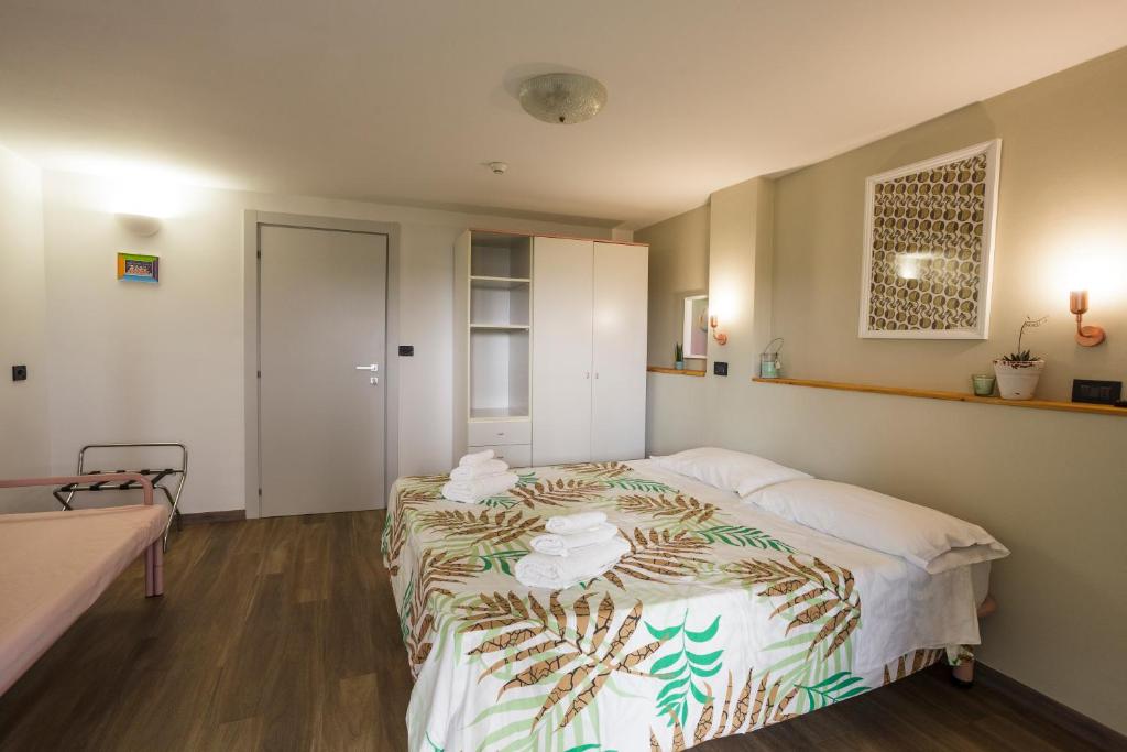 Postel nebo postele na pokoji v ubytování Hotel Paris