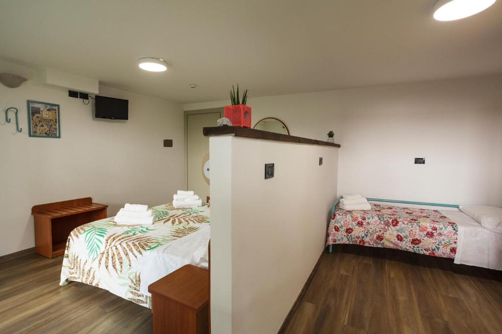Postel nebo postele na pokoji v ubytování Hotel Paris